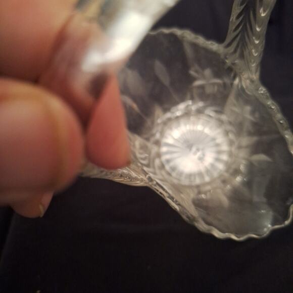 VINTAGE DUNCAN MILLER STYLE LIGHT CUT FLOWER PATTERN GLASS 6" FLOWER BASKET - Picture 5 of 5